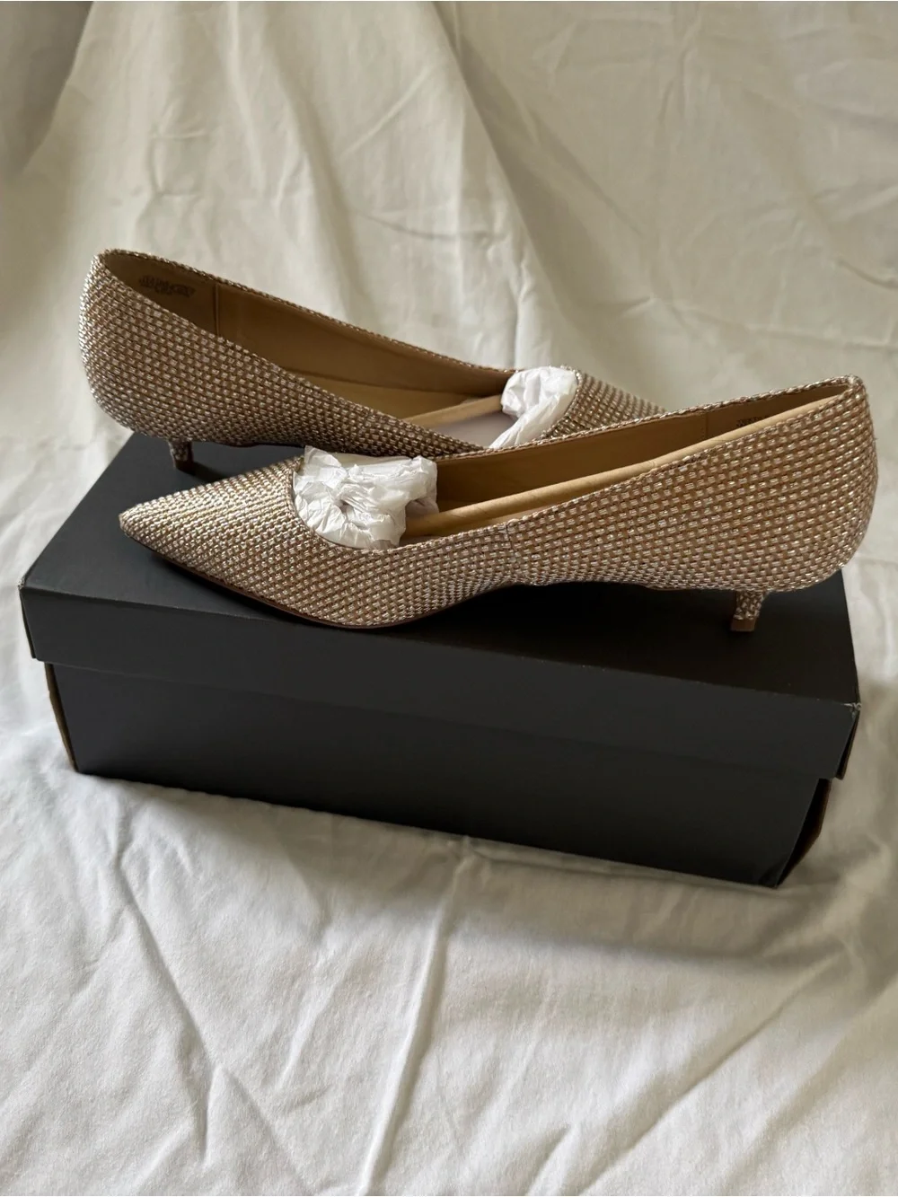 NIB Ann Taylor Woven Pointy Toe Kitten Heel Metallic Straw, Size 8.5